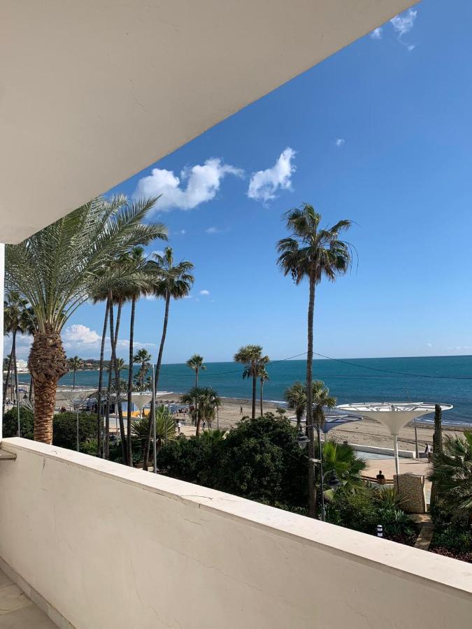 Beachfront Primera Linea De Playa En Casco Antiguo Estepona Bagian luar foto